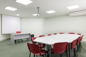 Sala de reuniones en Gijón con capacidad para 18 personas